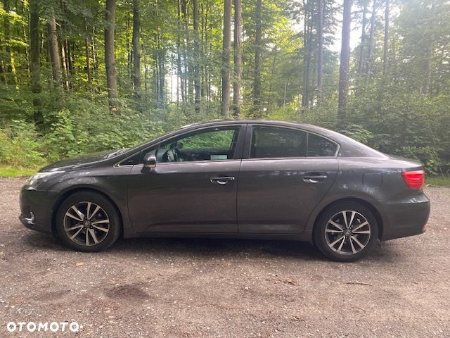 Toyota Avensis 1.8 Premium - 4