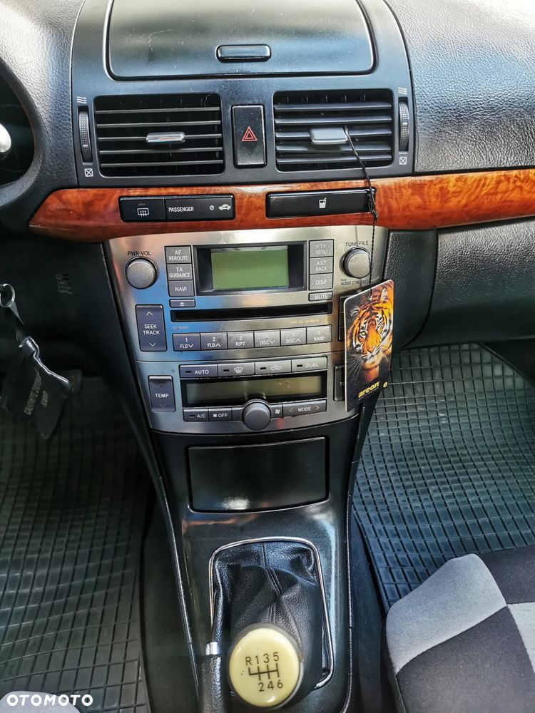 Toyota Avensis 2.2 D-4D Sol - 9