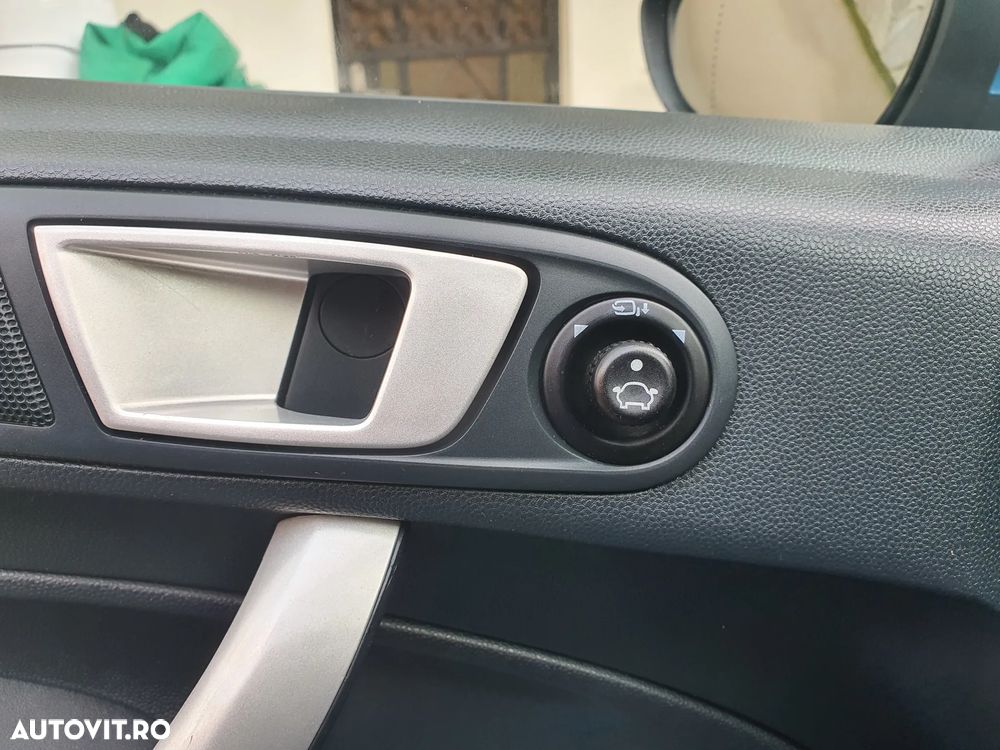 Ford Fiesta 1.6 TDCI DPF Titanium - 16