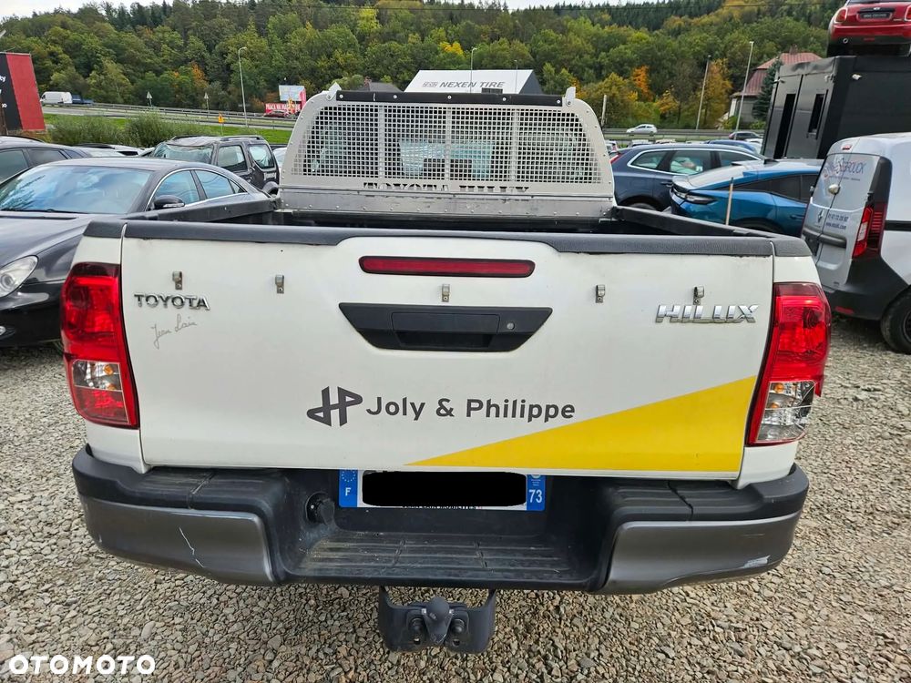 Toyota Hilux - 10