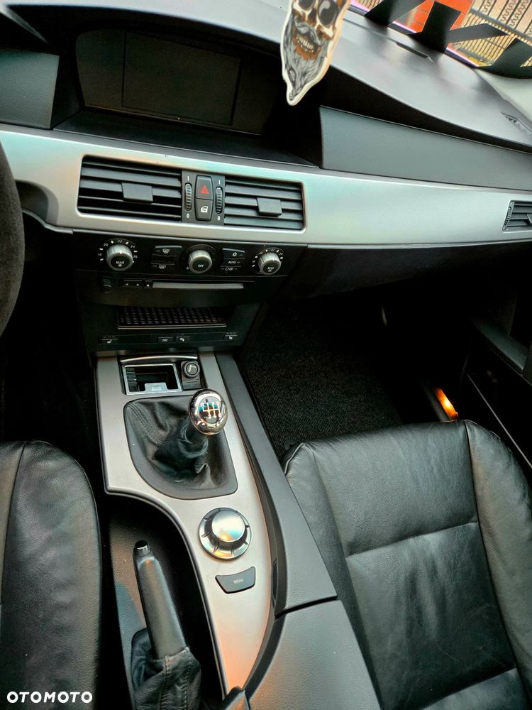 BMW Seria 5 525i Touring - 21