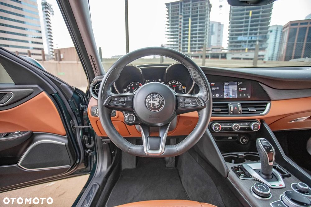Alfa Romeo Giulia 2.0 Turbo 16V AT8 Veloce Ti - 11