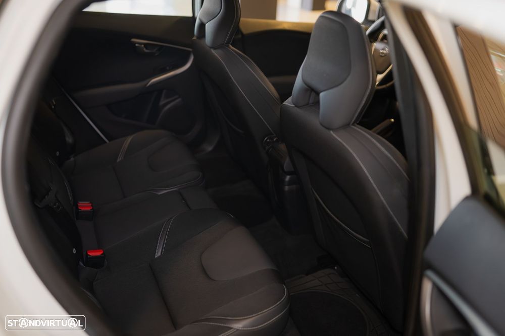 Volvo V40 2.0 D2 Momentum - 24