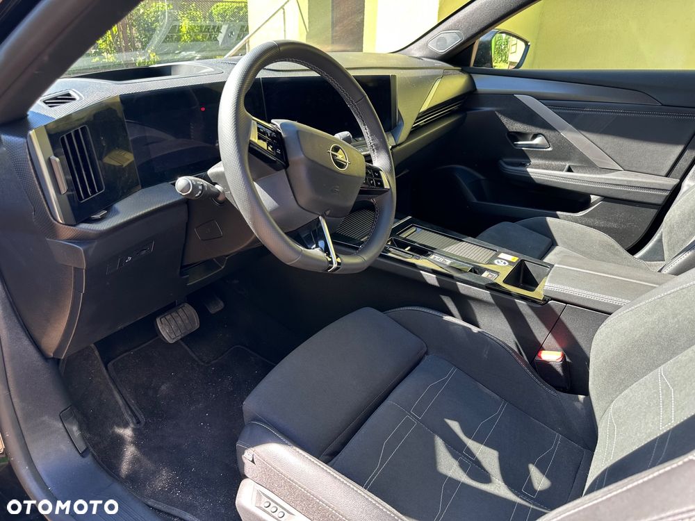 Opel Astra 1.2 Turbo Automatik GS - 19
