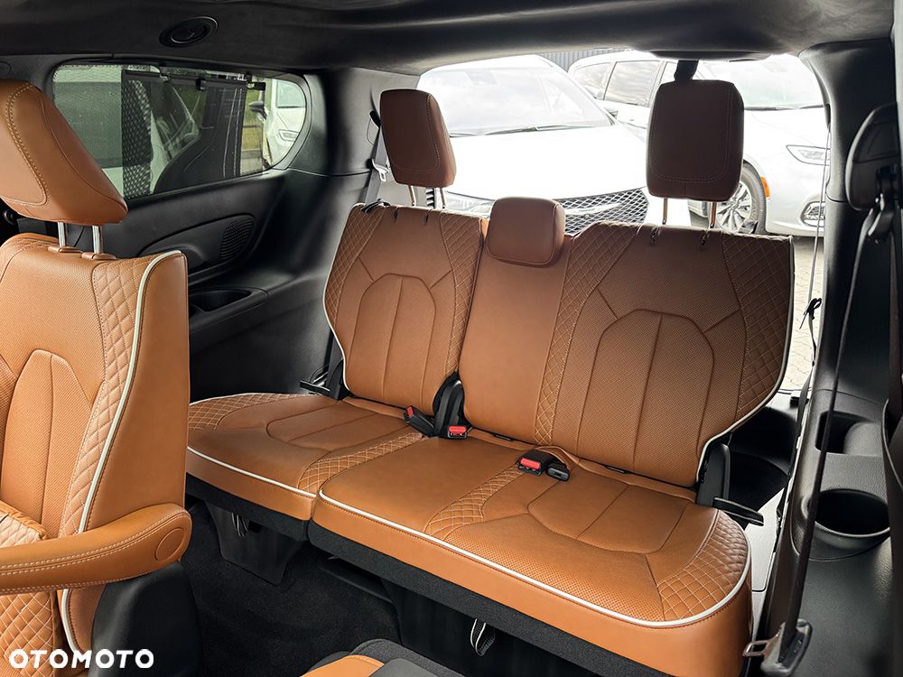 Chrysler Pacifica - 22