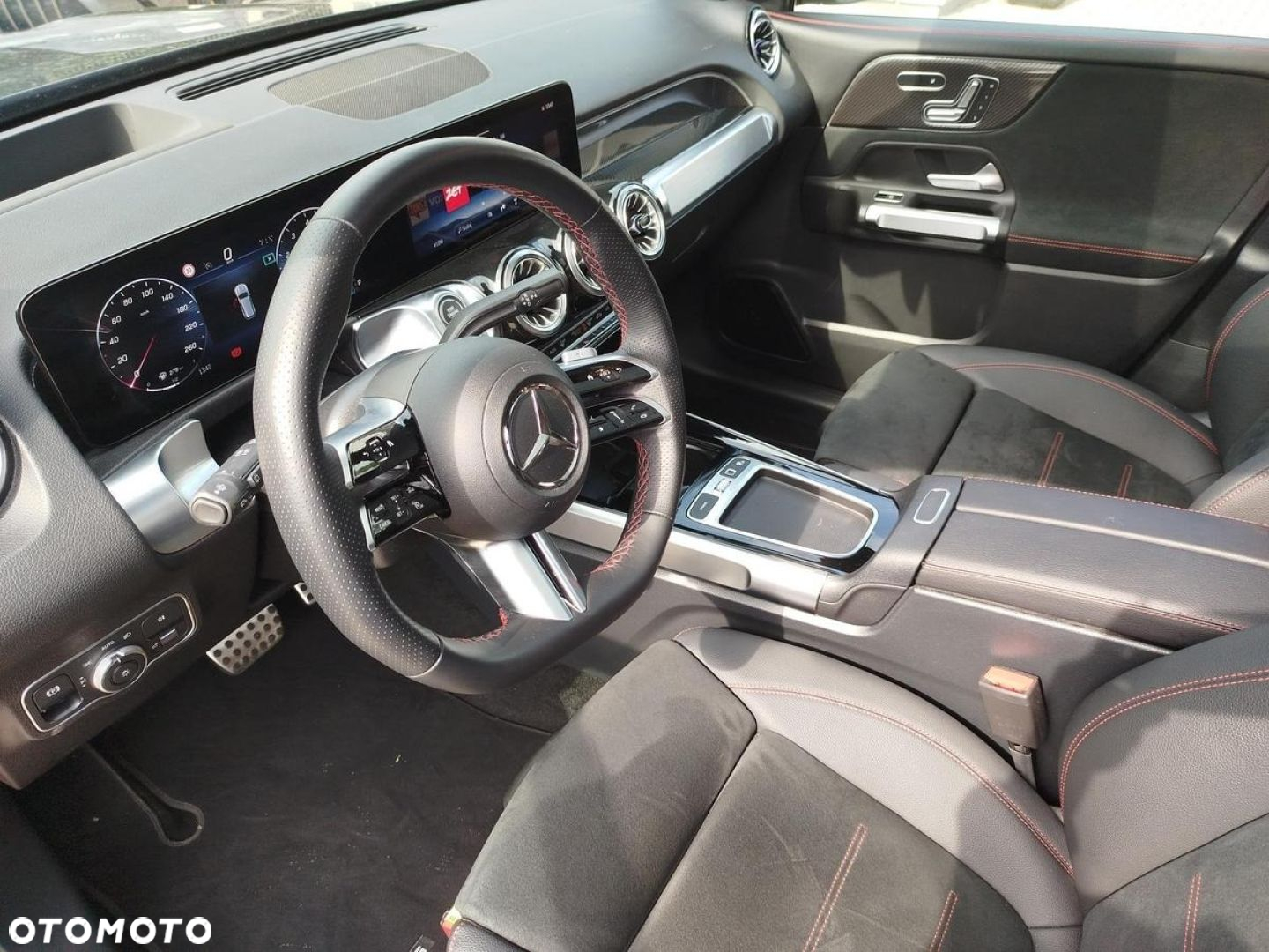 Mercedes-Benz GLB - 10