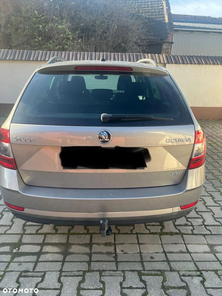 Skoda Octavia Combi 2.0 TDI DSG 4x4 Tour - 2
