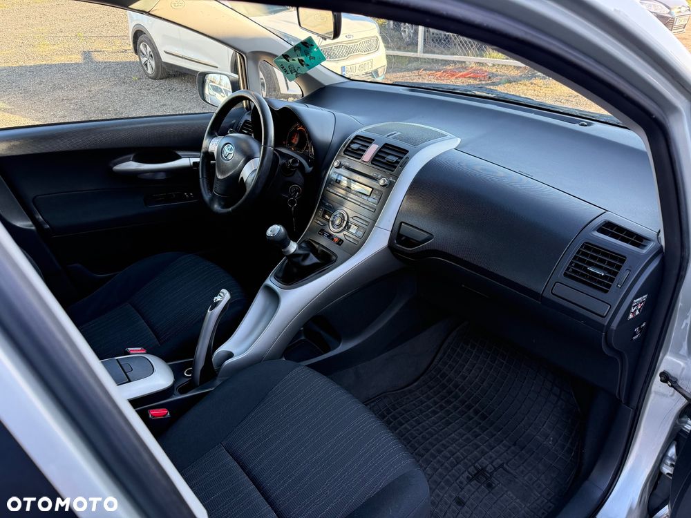 Toyota Auris 1.4 VVT-i Sol - 26