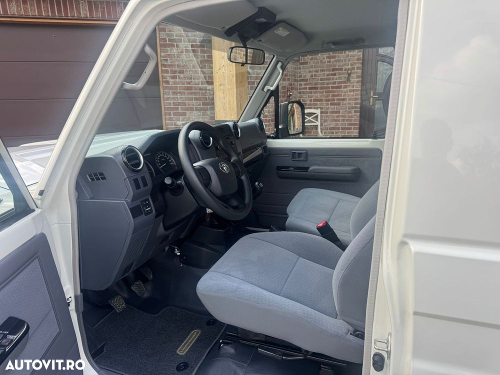 Toyota LANDCRUISER - 5