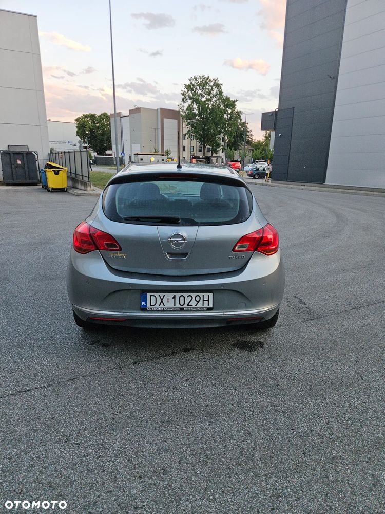Opel Astra 2012