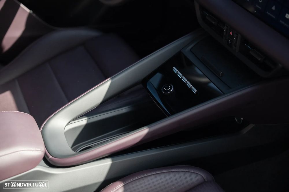 Porsche Macan Electric 4 - 33