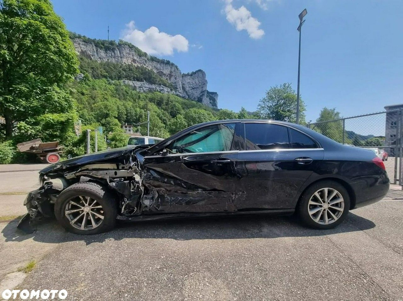 Mercedes-Benz Klasa E 220 d 4Matic T 9G-TRONIC - 4