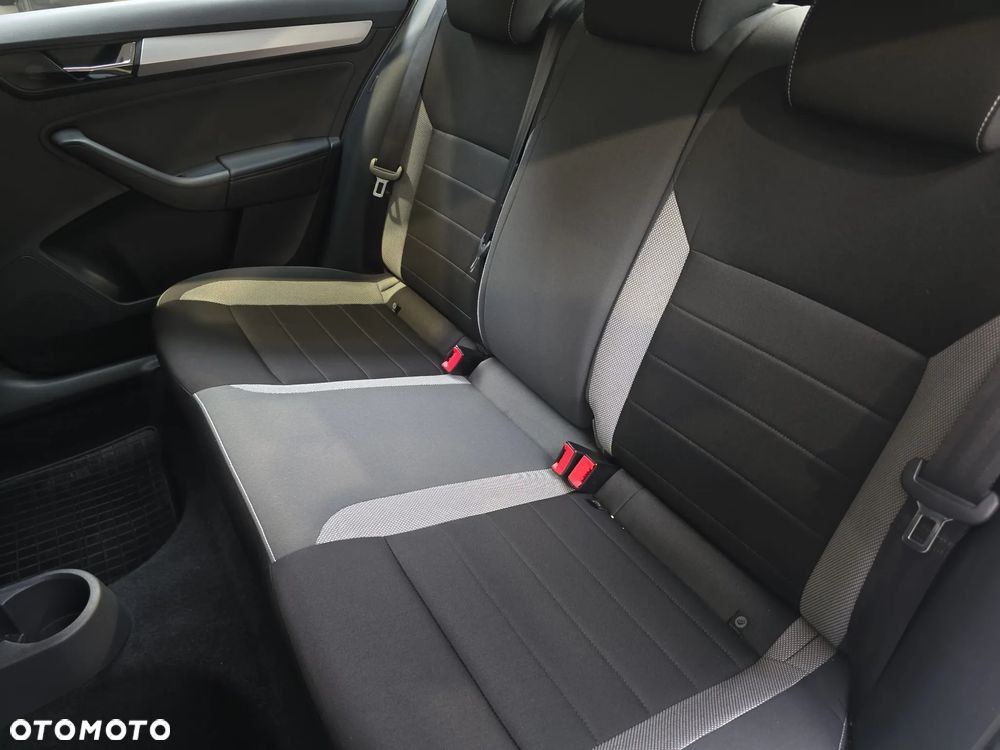 Skoda RAPID 1.0 TSI Ambition - 16