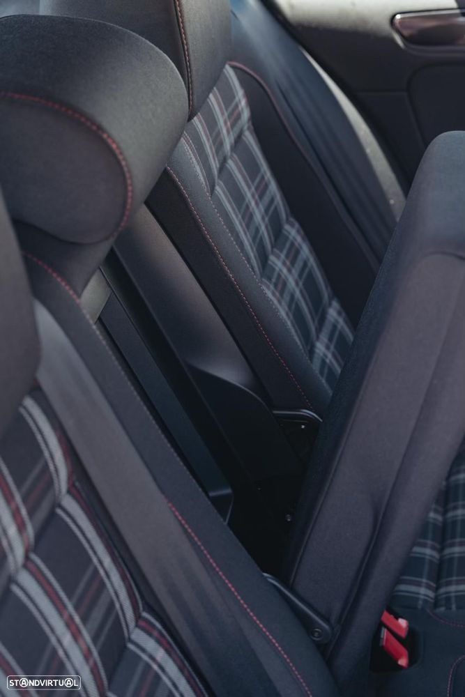 VW Golf 2.0 TSi GTI DSG - 11