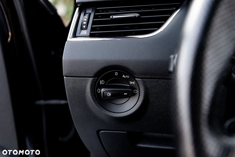 Skoda Octavia 2.0 TDI DSG RS - 30