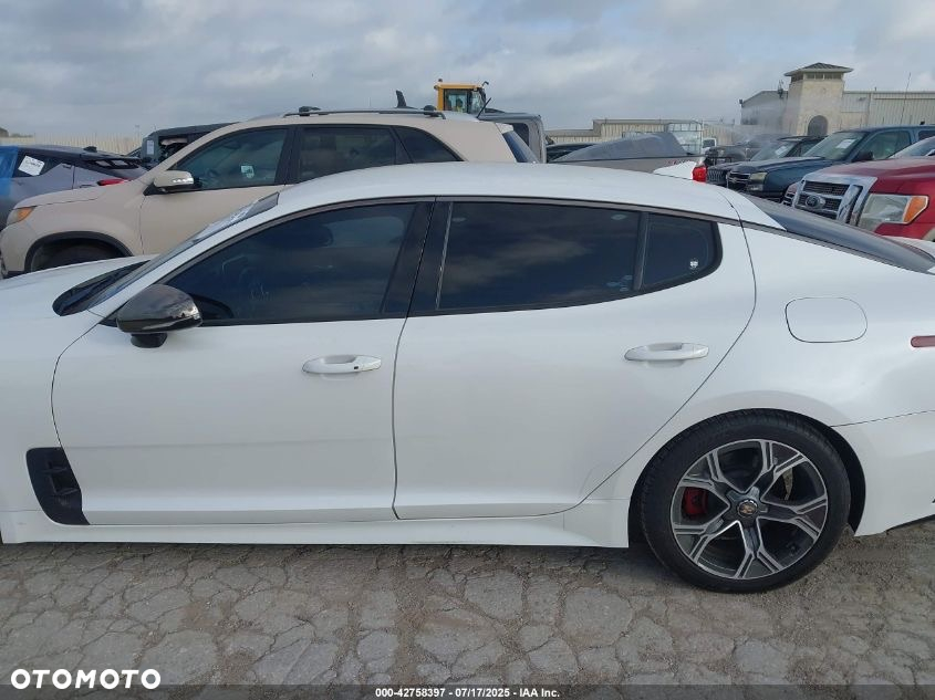 Kia Stinger 2.0 T-GDI GT Line - 10