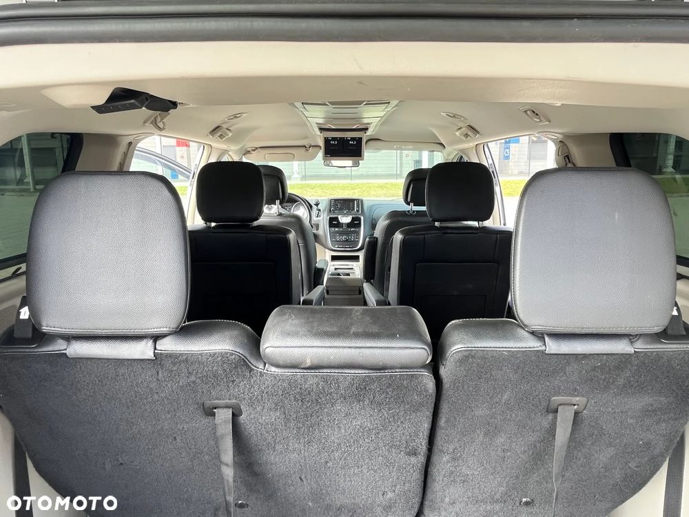 Chrysler Town & Country - 17
