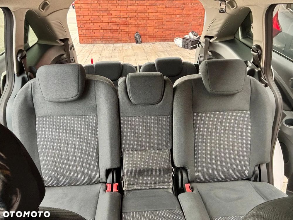 Ford Grand C-MAX - 21