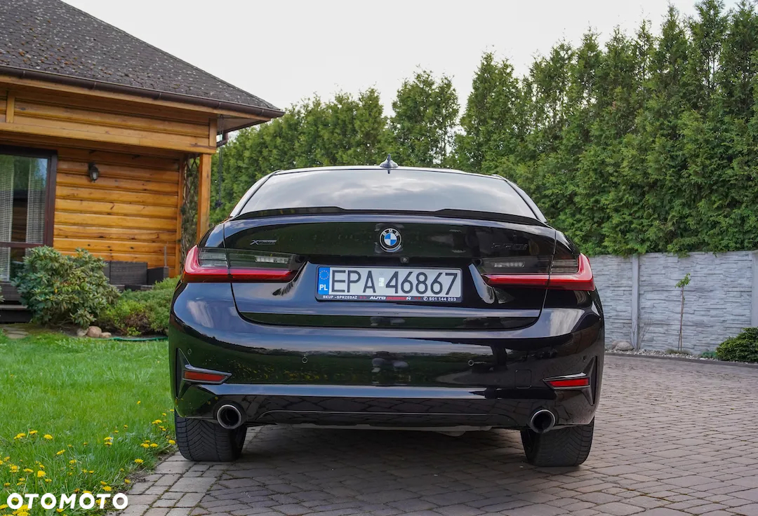 BMW Seria 3 330i xDrive Sport Line - 13