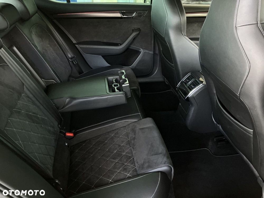 Skoda Superb 2.0 TDI SCR Sportline DSG - 8