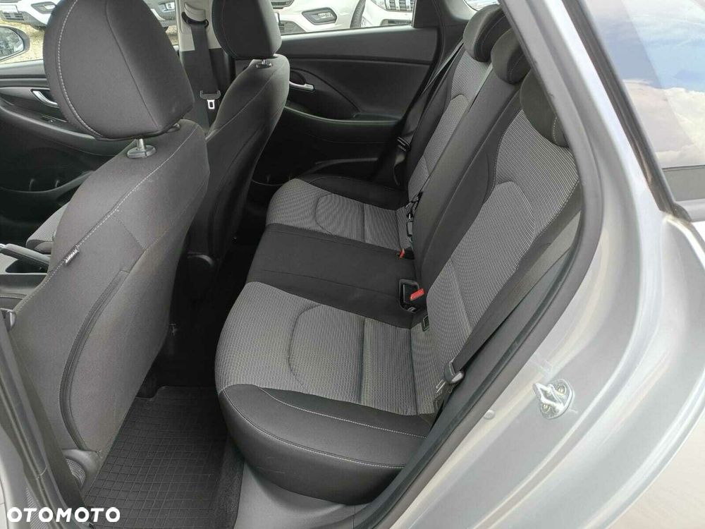 Hyundai i30 1.5 DPI Classic + - 11