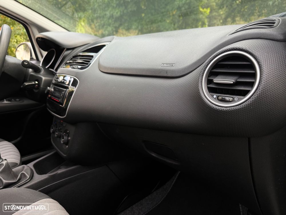 Fiat Punto 1.3 M-Jet IVA Dedutivel - 12