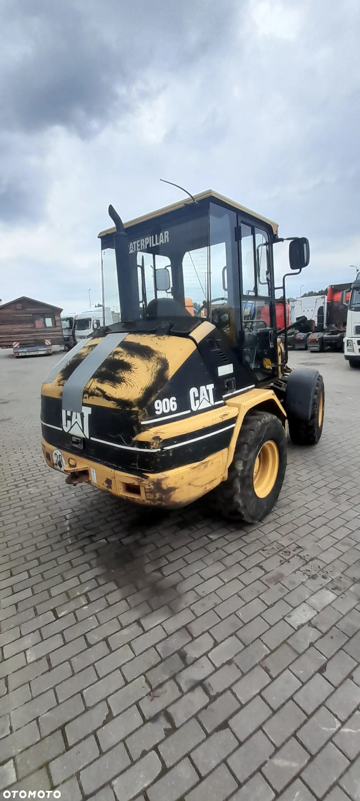 Caterpillar 906 - 8