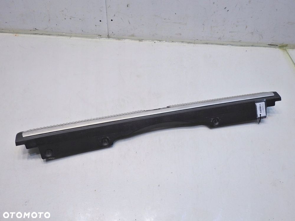 OSŁONA PASA TYLNEGO AUDI A4 B7 AVANT - 2