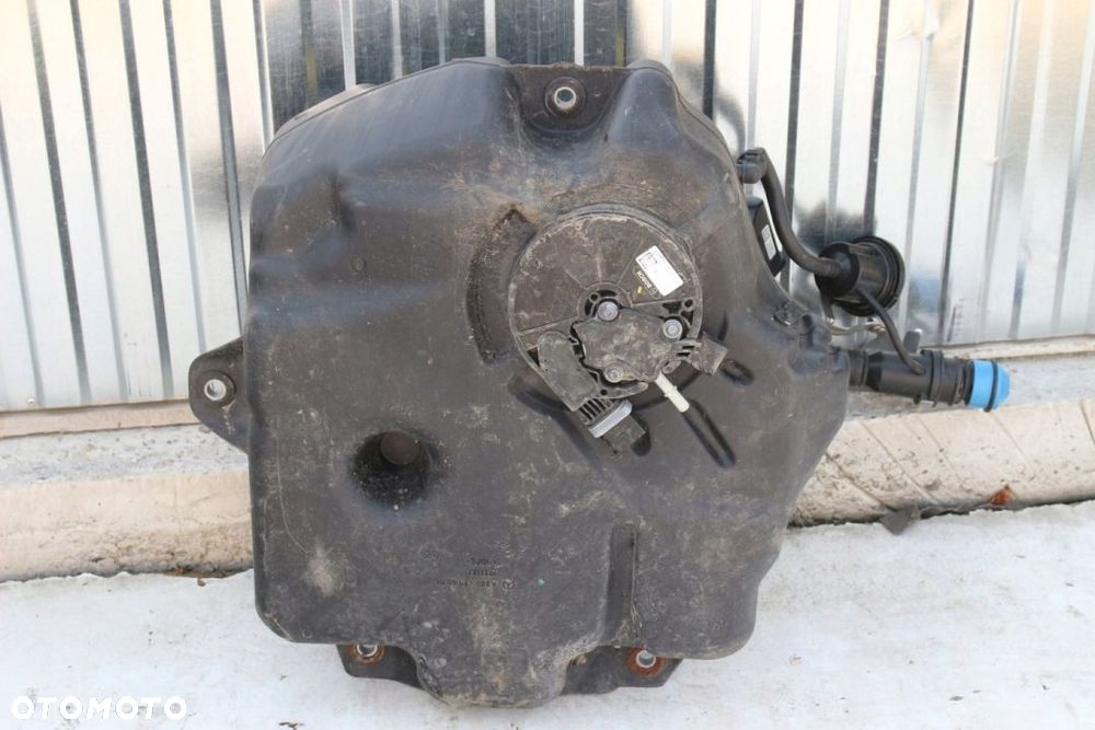 Zbiornik Adblue Mercedes C-Klasa W205 - 5