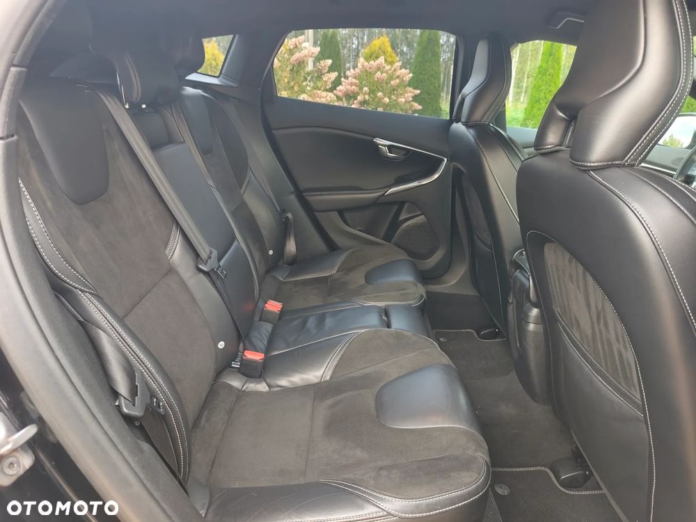 Volvo V40 D2 R Design - 16