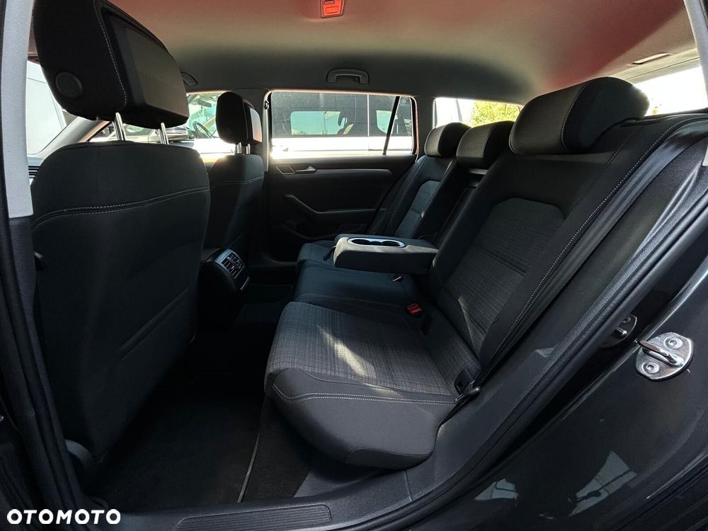 Volkswagen Passat Variant 2.0 TSI Business DSG - 19