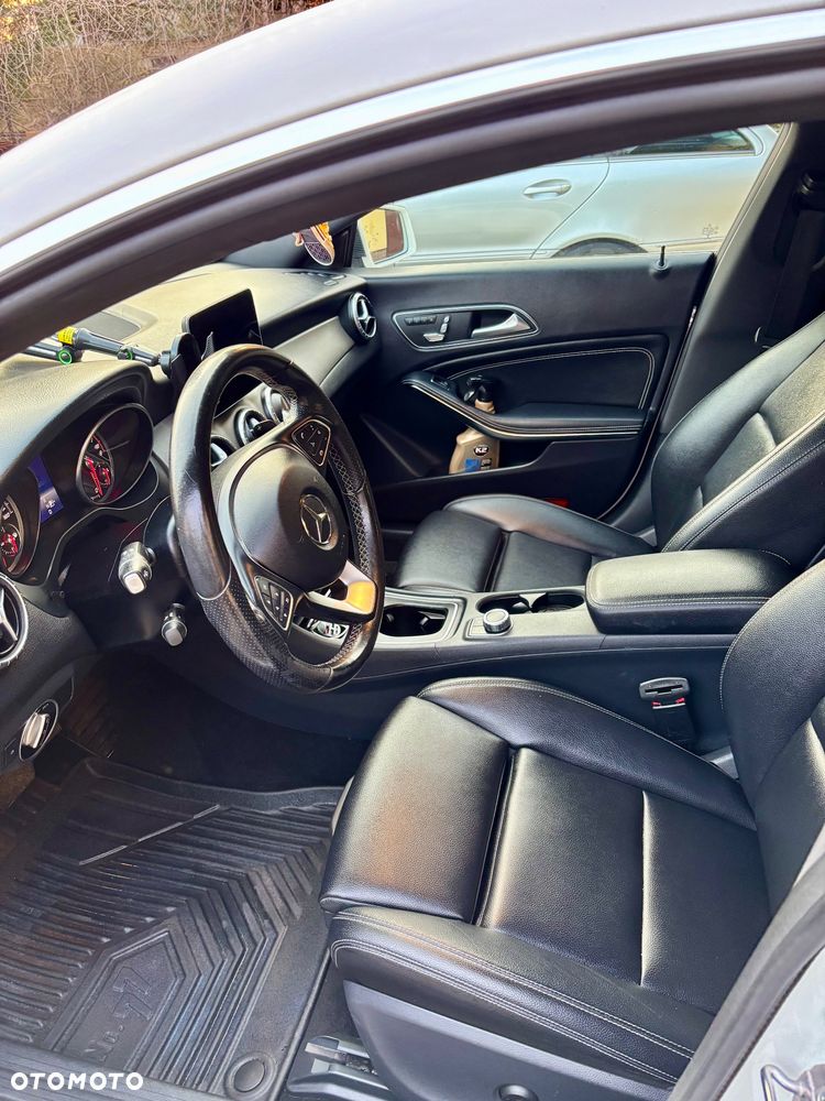 Mercedes-Benz CLA 250 4Matic 7G-DCT - 15