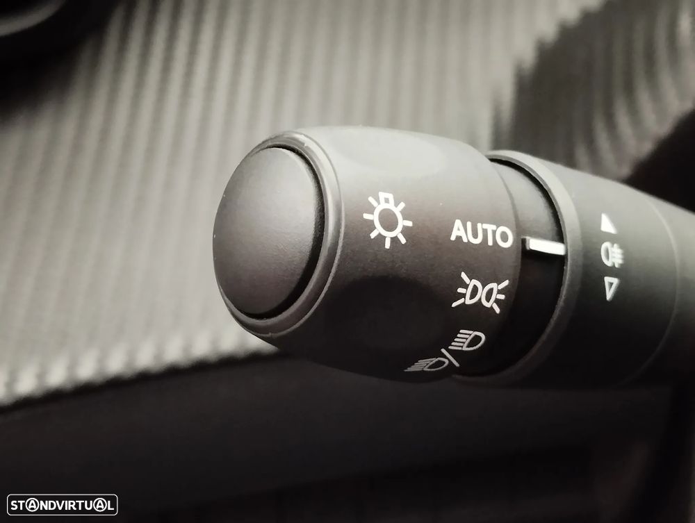 Peugeot 208 1.2 Hybrid Allure e-DCS6 - 24