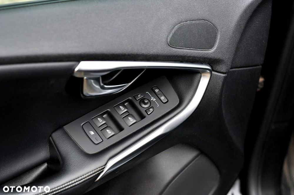 Volvo V40 D2 Drive-E R-Design Momentum - 23