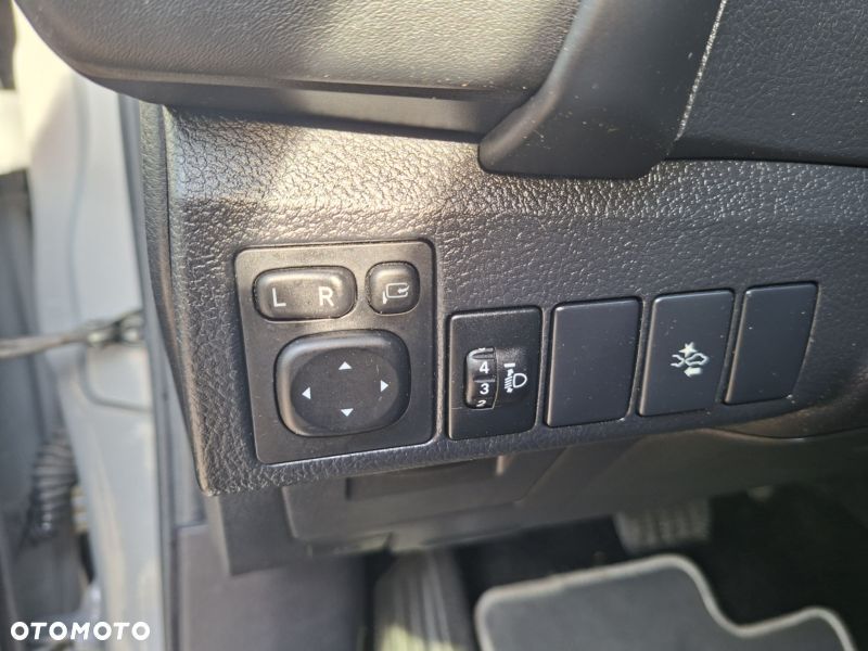Toyota Auris 1.8 VVT-i Automatik Design Edition - 28