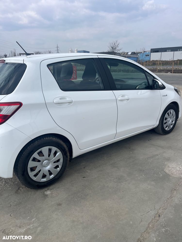 Toyota Yaris 1.5 VVT-i HSD Terra - 4