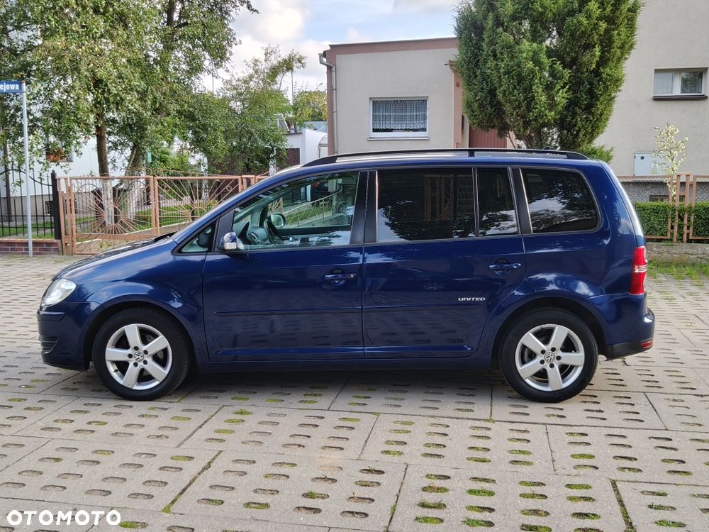 Volkswagen Touran - 4