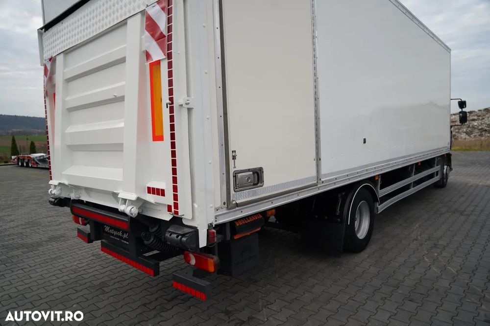Renault D 210 / 4x2 / CONTAINER / 8,6 M / PODEA RESISTENTĂ / ELEVATOR DHOLLANDIA - 15