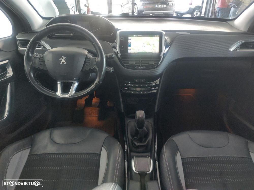 Peugeot 2008 1.2 PureTech Allure - 11