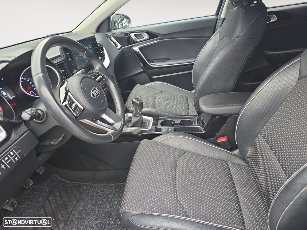 Kia XCeed 1.6 CRDi MHEV Drive - 9