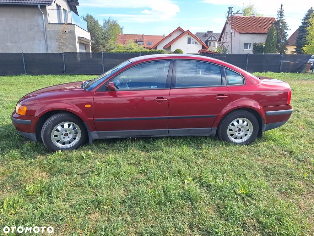 Volkswagen Passat 1.6 CL - 6