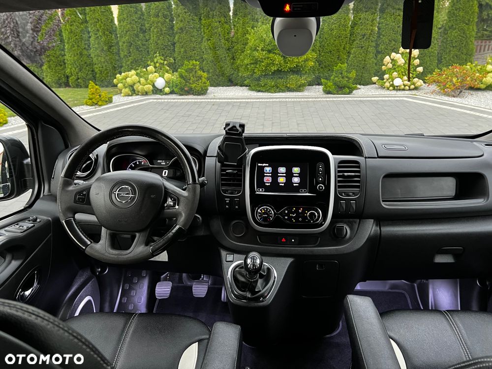 Opel VIVARO BLACK & WHITE 5 osób - 21