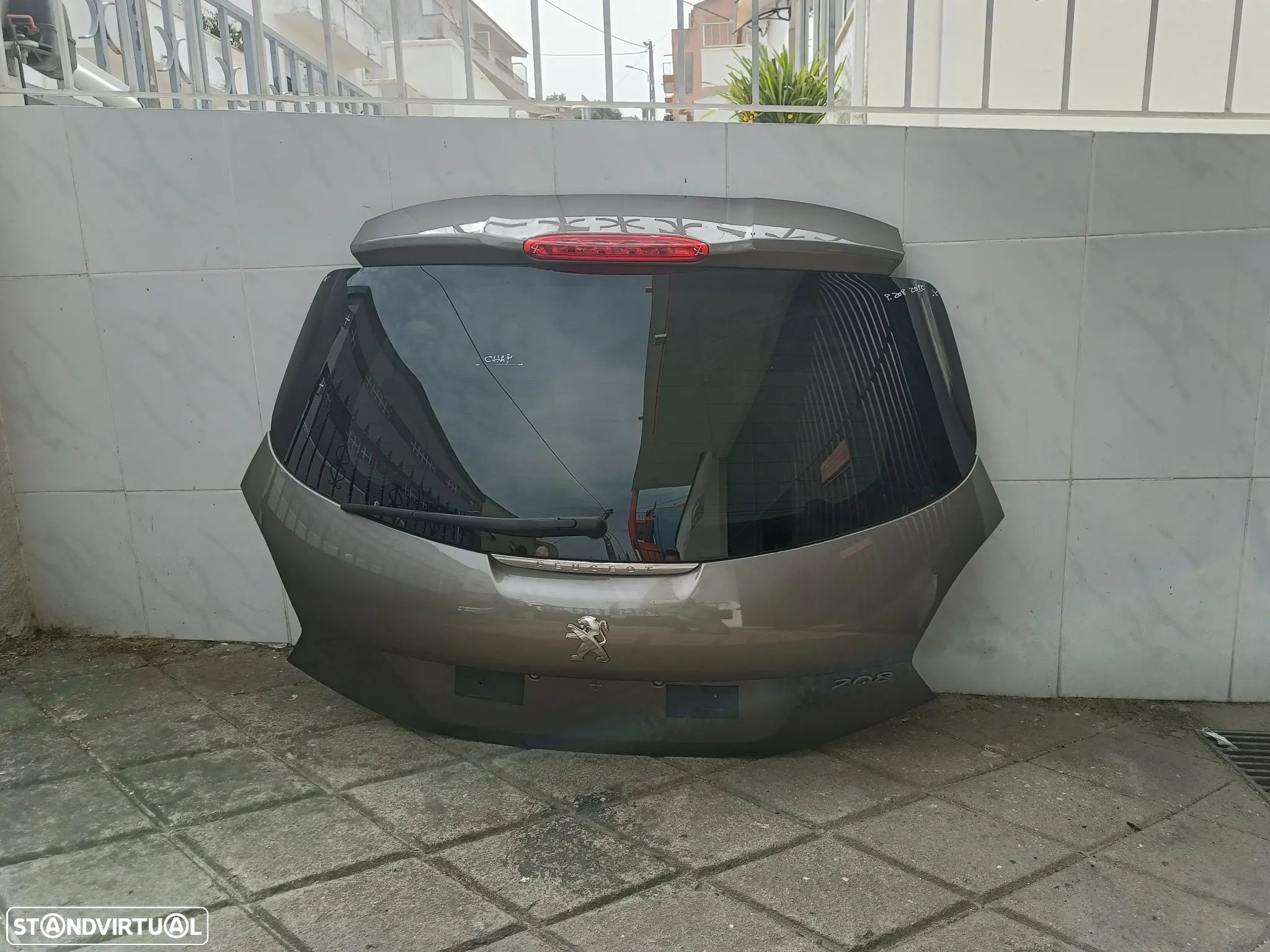 tampa mala Peugeot 208 2013 - 1