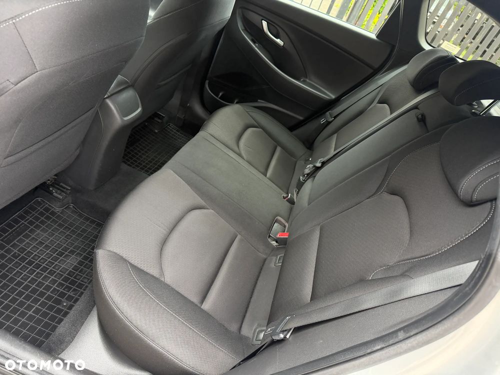 Hyundai i30 1.6 D Comfort DCT - 32