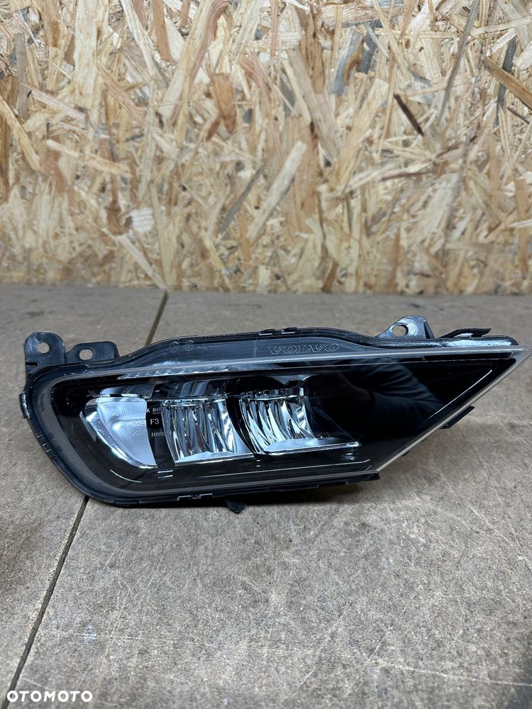 VOLVO HALOGEN PRAWY XC60 XC90 S90 V90 31395866