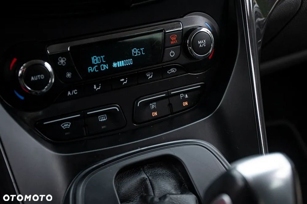 Ford Kuga 2.0 TDCi 4x4 Titanium - 23