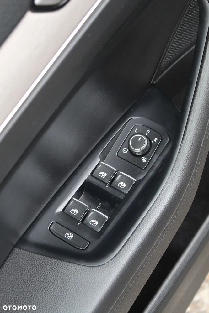 Volkswagen Passat Variant 2.0 TDI 4Mot R-Line Edition DSG - 30