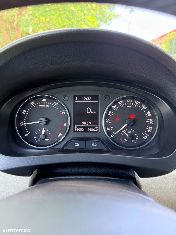 Skoda RAPID 1.2 TSI Ambition - 9