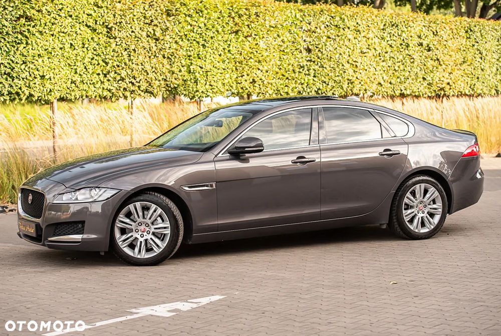 Jaguar XF 20d Sportbrake Portfolio - 7
