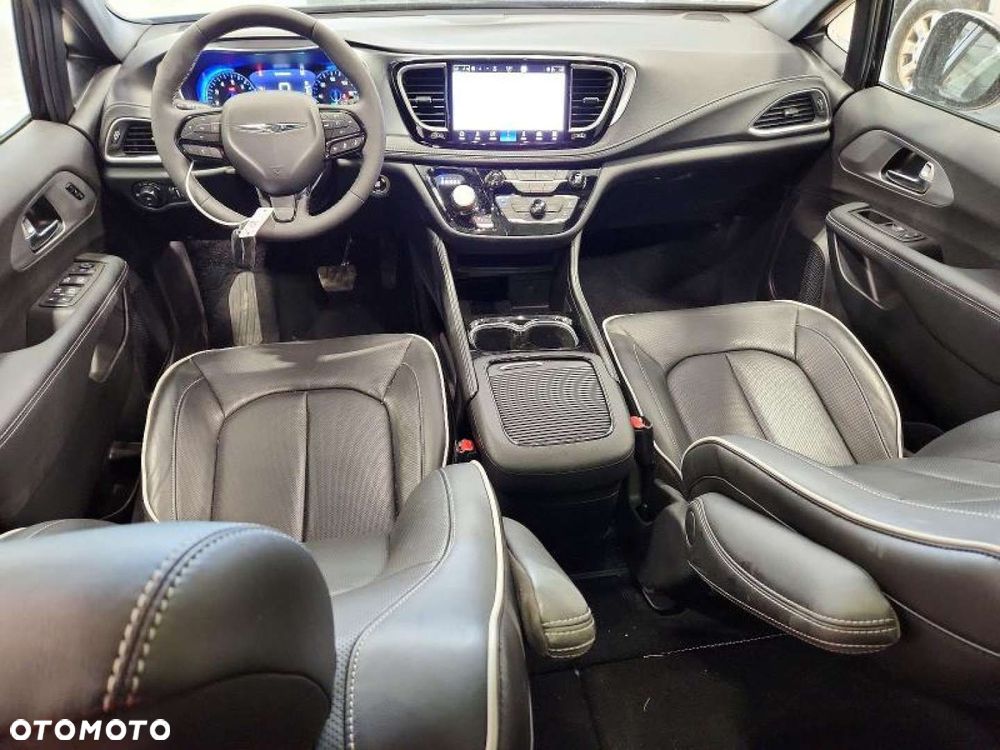 Chrysler Pacifica - 9